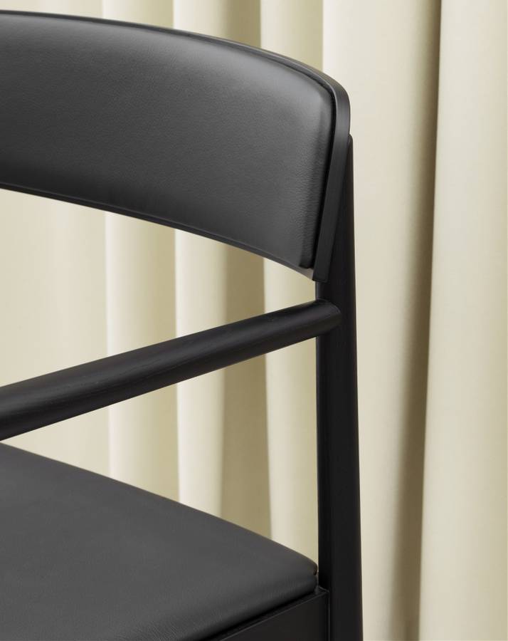 Normann Copenhagen Timb Armchair Ultra leather Black Svart Ask