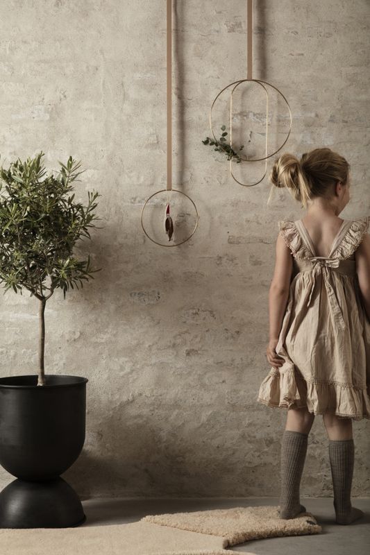 Ferm Living Hourglass Pot, medium H 59 cm Ø 41 cm Black Svart