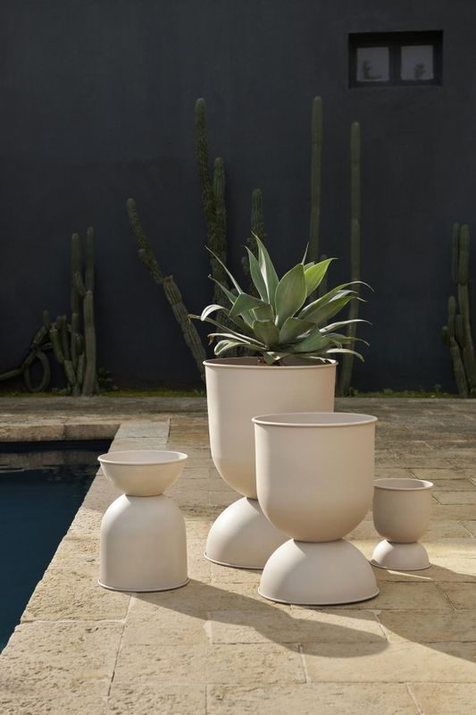 Ferm Living Hourglass Pot, large H 73 cm Ø 50 cm Cashmere