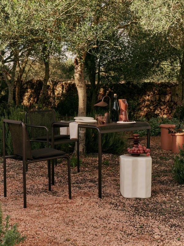 Ferm Living Dapple Chair with Arms - Dark Chocolate Utestol spisestol