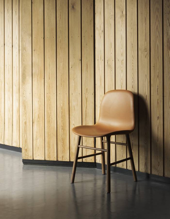 Normann Copenhagen Form Chair Polstret leather Walnut Stol