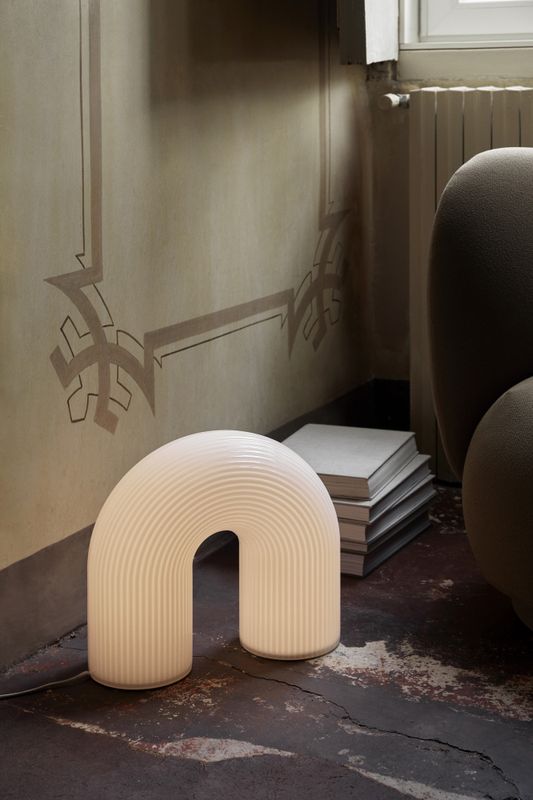 Ferm Living Vuelta Floor Lamp - White Hvit gulvlampe