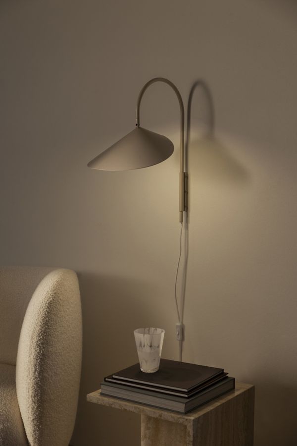 Ferm Living Arum Swivel wall lamp , Cashmere vegglampe