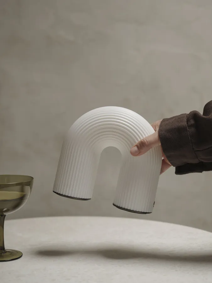 Ferm Living Vuelta Portable Lamp - White Hvit bordlampe