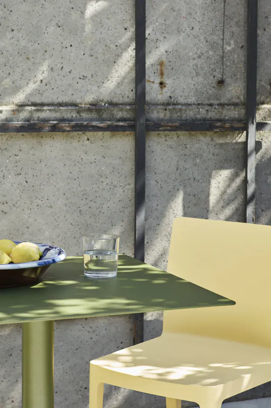 HAY Palissade Cone Table 65 x 65 H 74 Olive Utebord bord