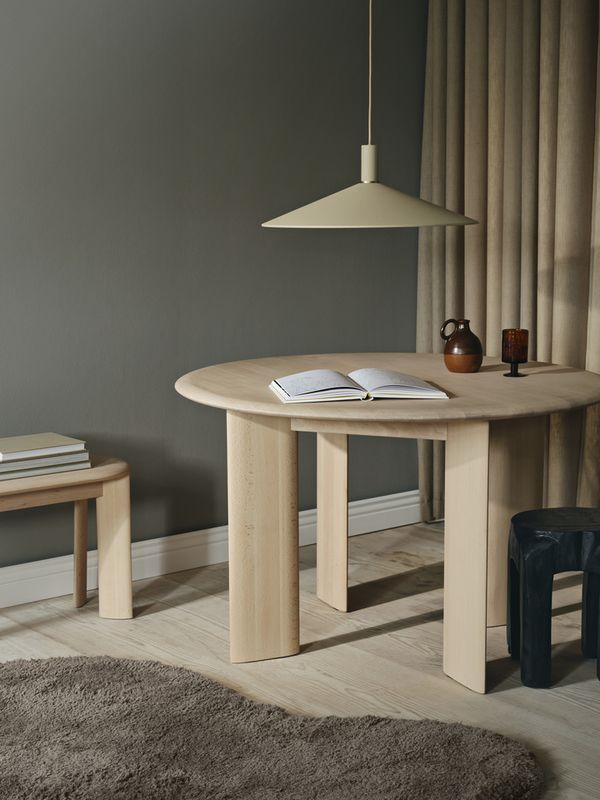 ferm LIVING Bevel Table Round Ø 117 White Beech, Rundt spisebord