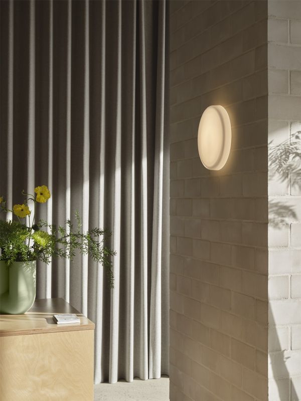Muuto Looped Wall Ceiling Lamp, White IP44 Hvit Taklampe vegglampe